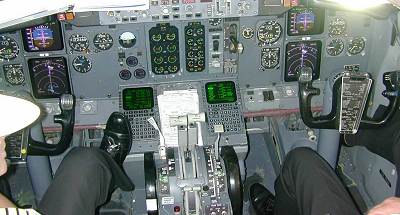 im Cockpit (click to enlarge - anklicken zum Verg&ouml;ssern, mit ALT+F4 wieder schliessen)