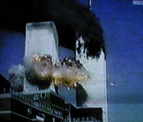 Zerst�rung des World Trade Centers, dem mit 420m - mit Sendemast 526m - einst h�chsten Geb�ude der Welt